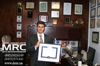 Trustee Chair Professor of Materials Science and Engineering Director of the A.J. Drexel Nanotechnology Institute Y.Gogotsi with the diploma of Distinguished Professor Award