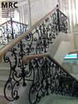 Кованное ограждение лестницы с  дубовым поручнем  в Кловском Дворце 
