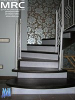 Дубовая лестница в доме