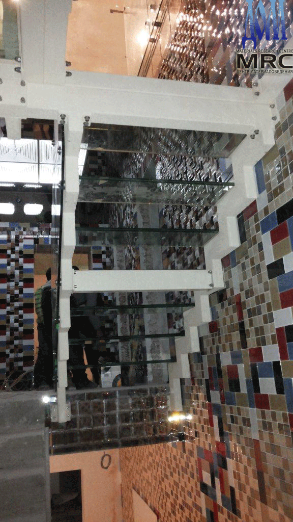 лестница стеклянная и стеклопол